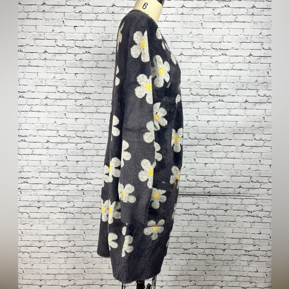 Simply Southern | NWOT fuzzy dusty blue, daisies long cardigan, size L - Picture 3 of 11
